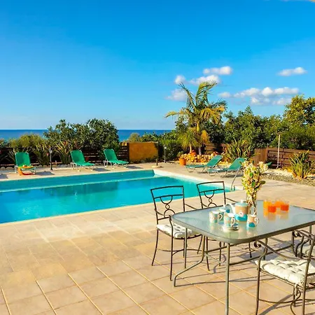 Adonis Large Private Pool Walk To Villa *