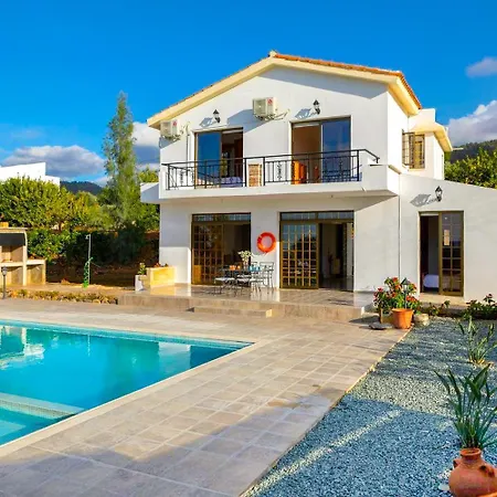 Adonis Large Private Pool Walk To Villa Argaka