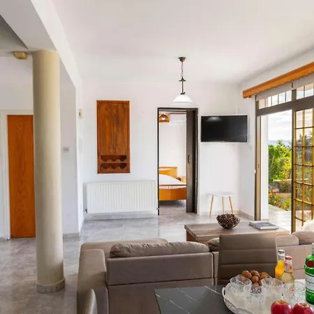 Adonis Large Private Pool Walk To Villa